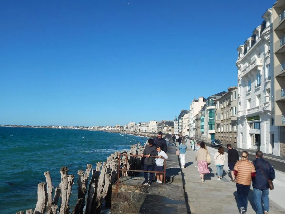 Saint Malo Bel Appartement Neuf Pres Gare Plage Sillon Intramuros Parking Prive 0*, Saint-Malo France